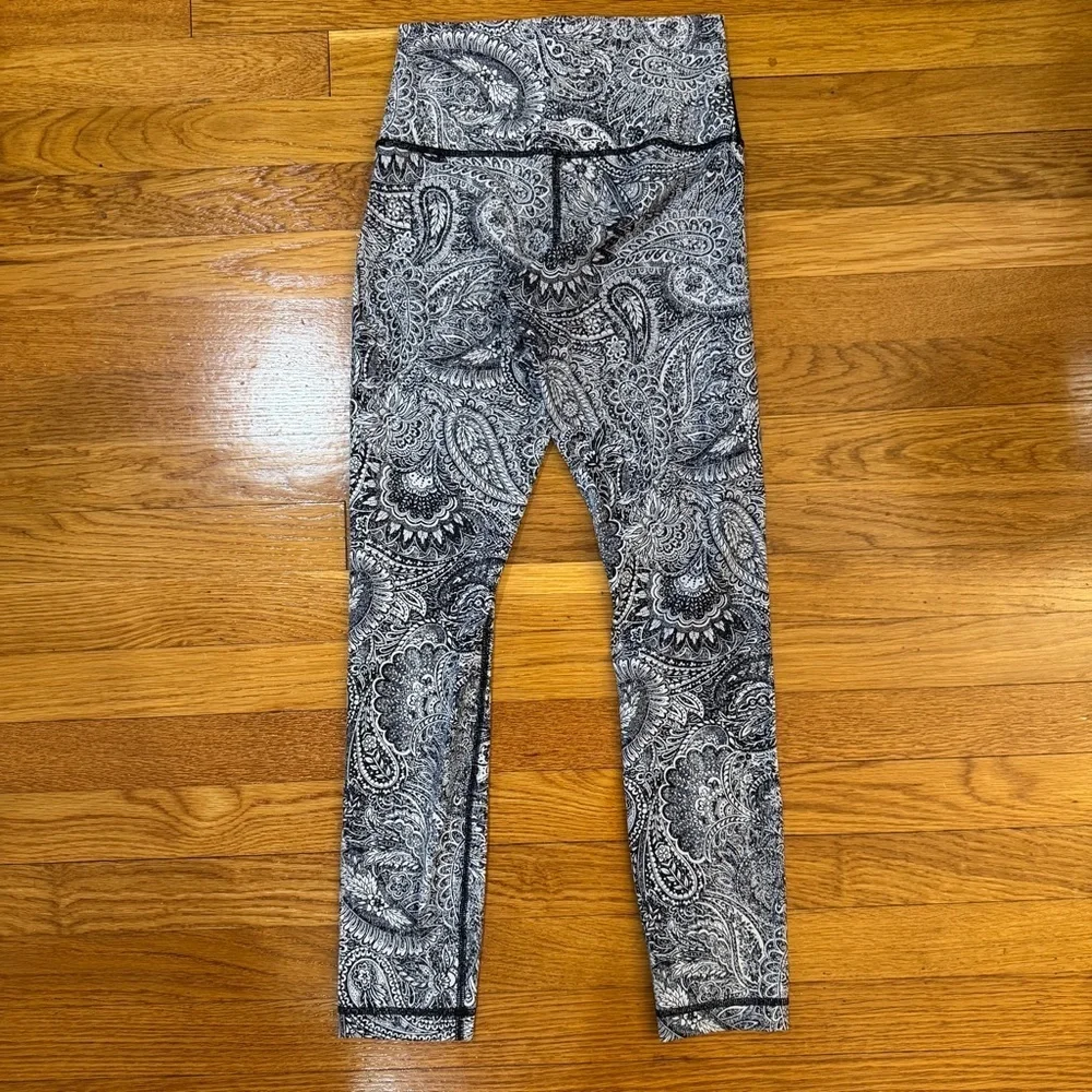 Lululemon High Times Pant Antique Paisley White Black - Size 4